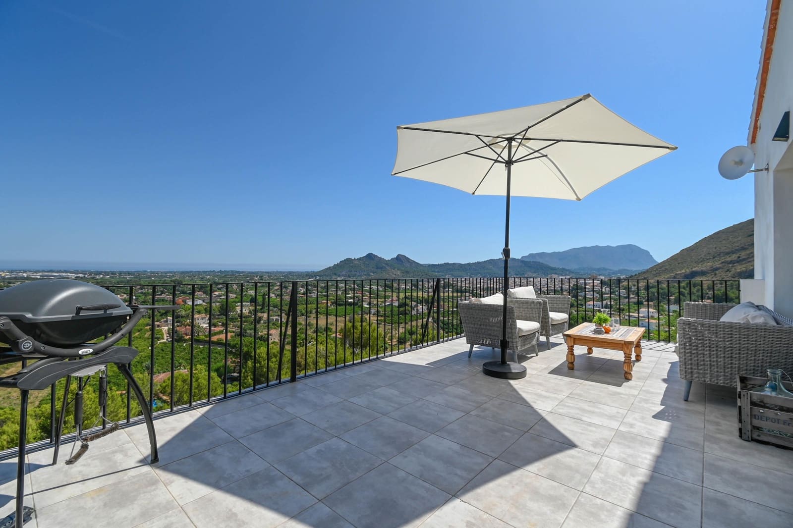 3 bedroom Villa for holiday rental in Pedreguer with pool garage - € 757 (Ref: 9932734)