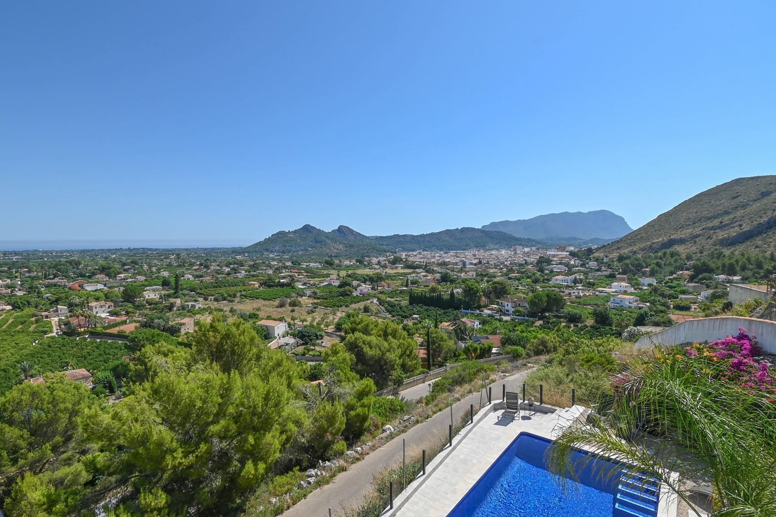 3 bedroom Villa for holiday rental in Pedreguer with pool garage - € 757 (Ref: 9932734)