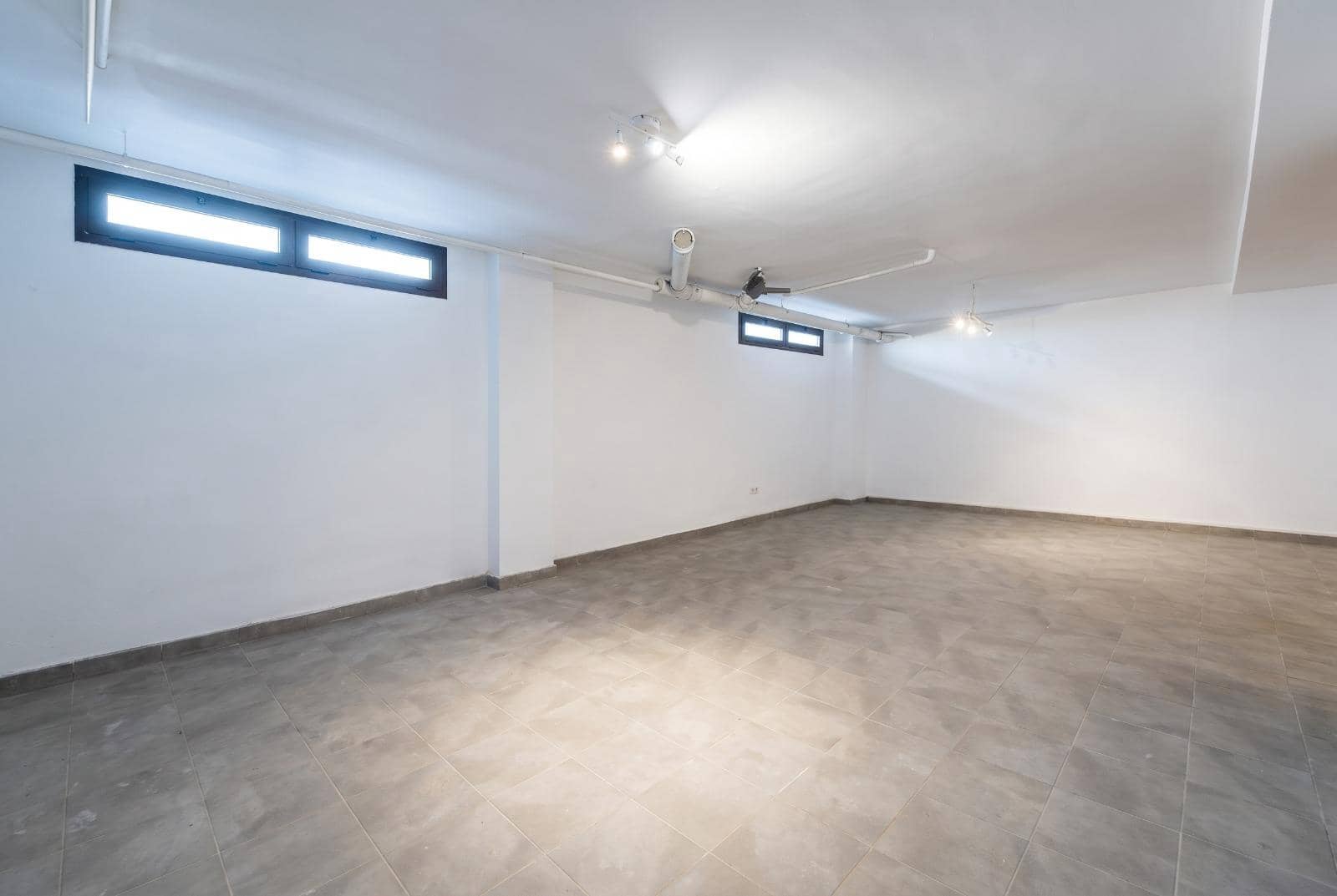 4 soverom Villa til salgs i Castello de la Plana med svømmebasseng garasje - € 750 000 (Ref: 10171950)