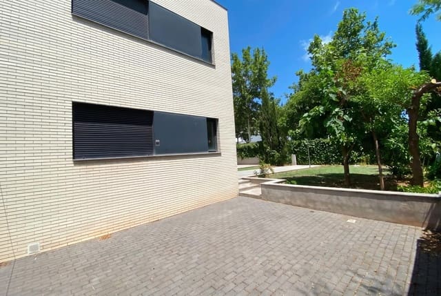 Chalet de 4 habitaciones en Castelló de la Plana en venta con piscina garaje - 750.000 € (Ref: 10171950)