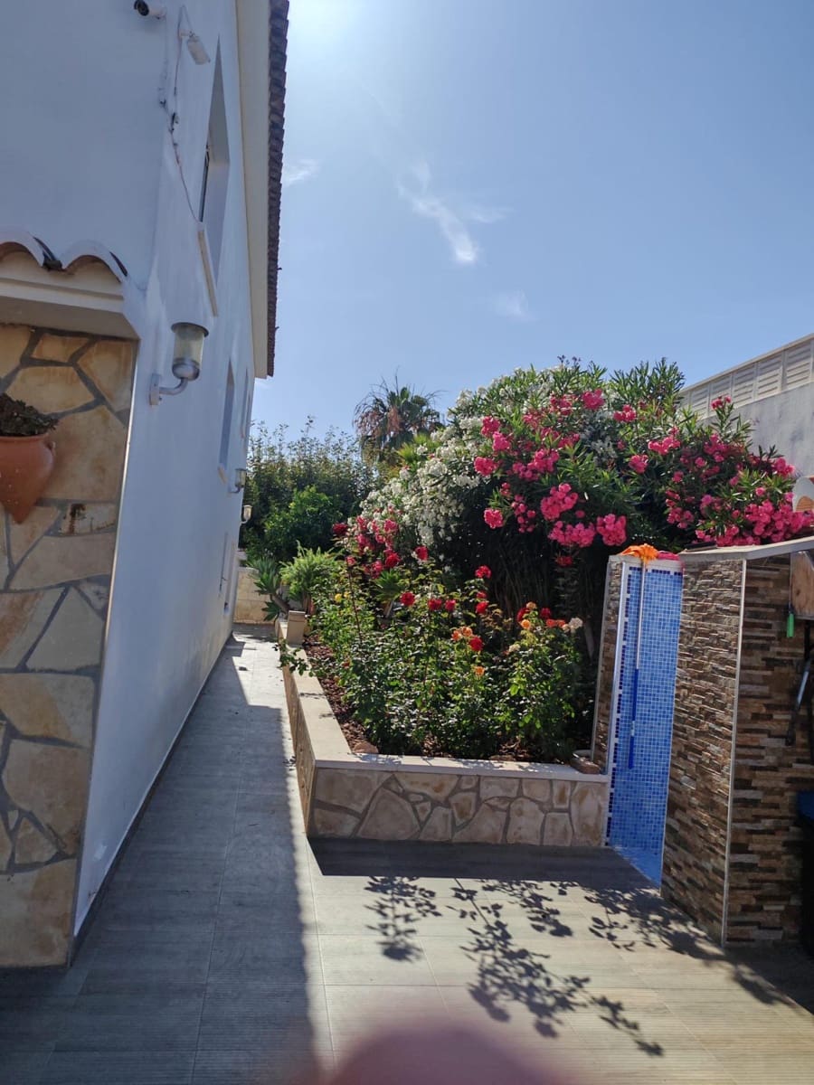 4 bedroom Villa for sale in Calpe / Calp with pool garage - € 750,000 (Ref: 10171957)