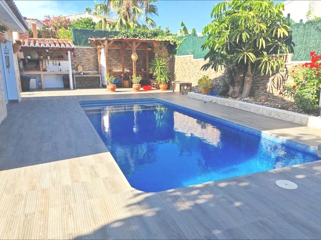 Chalet de 4 habitaciones en Cometa - Carrió, Calpe / Calp en venta con piscina garaje - 750.000 € (Ref: 10171957)