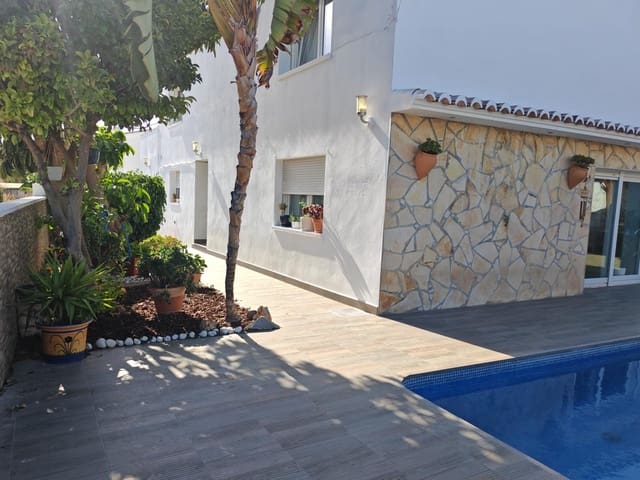 Chalet de 4 habitaciones en Cometa - Carrió, Calpe / Calp en venta con piscina garaje - 750.000 € (Ref: 10171957)