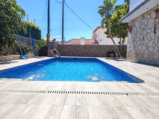 Chalet de 4 habitaciones en Cometa - Carrió, Calpe / Calp en venta con piscina garaje - 750.000 € (Ref: 10171957)