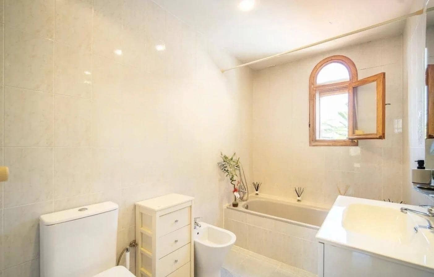 7 slaapkamer Villa te koop in Pucol met zwembad - € 975.000 (Ref: 10184920)