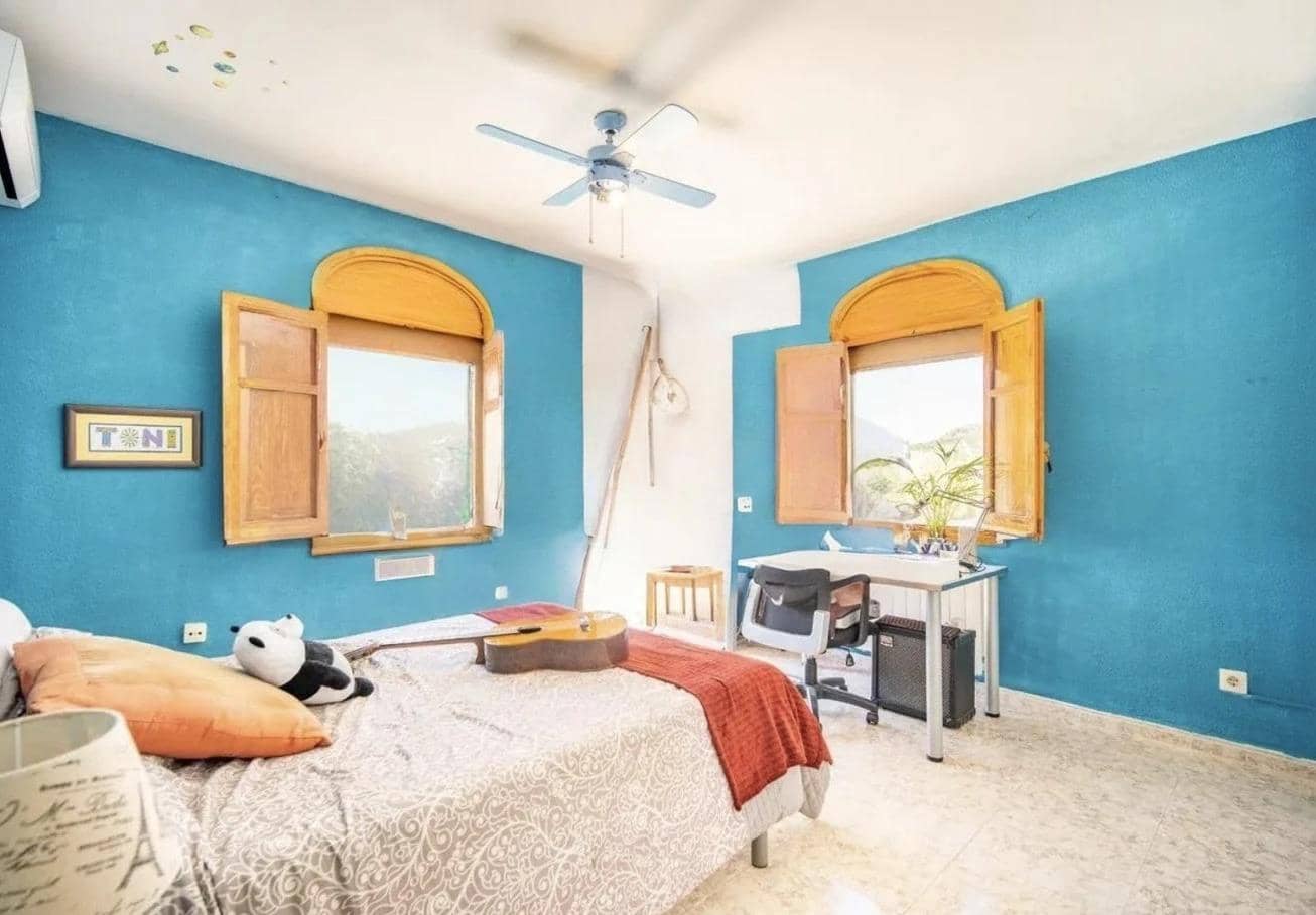 7 slaapkamer Villa te koop in Pucol met zwembad - € 975.000 (Ref: 10184920)