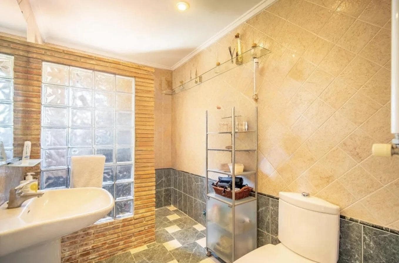 7 slaapkamer Villa te koop in Pucol met zwembad - € 975.000 (Ref: 10184920)