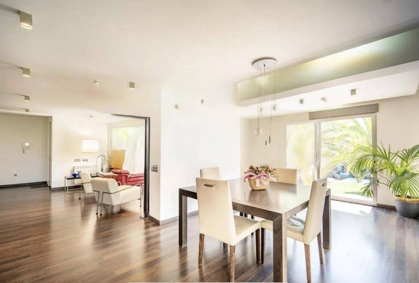 7 slaapkamer Villa te koop in Pucol met zwembad - € 975.000 (Ref: 10184920)