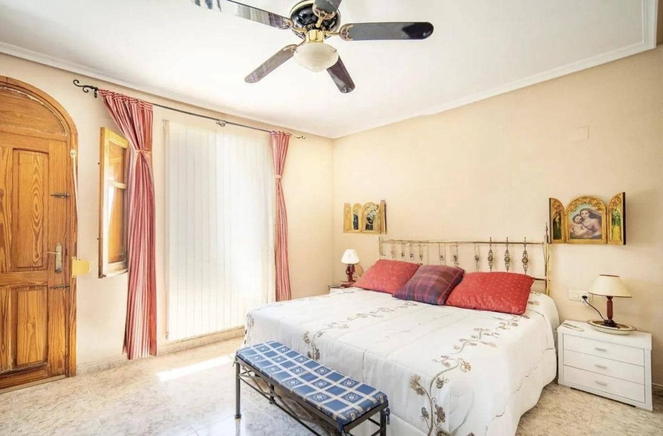 7 slaapkamer Villa te koop in Pucol met zwembad - € 975.000 (Ref: 10184920)