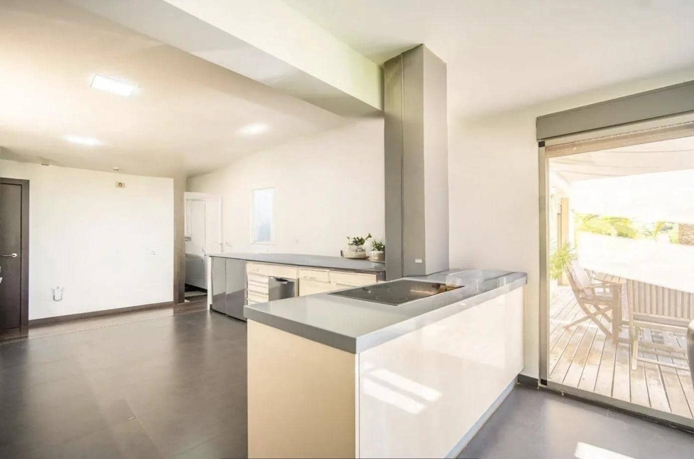 7 slaapkamer Villa te koop in Pucol met zwembad - € 975.000 (Ref: 10184920)