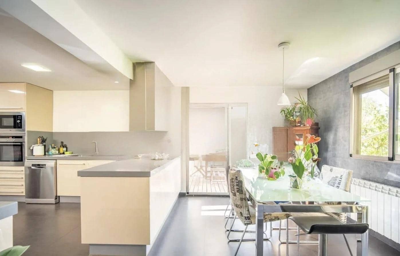 7 slaapkamer Villa te koop in Pucol met zwembad - € 975.000 (Ref: 10184920)