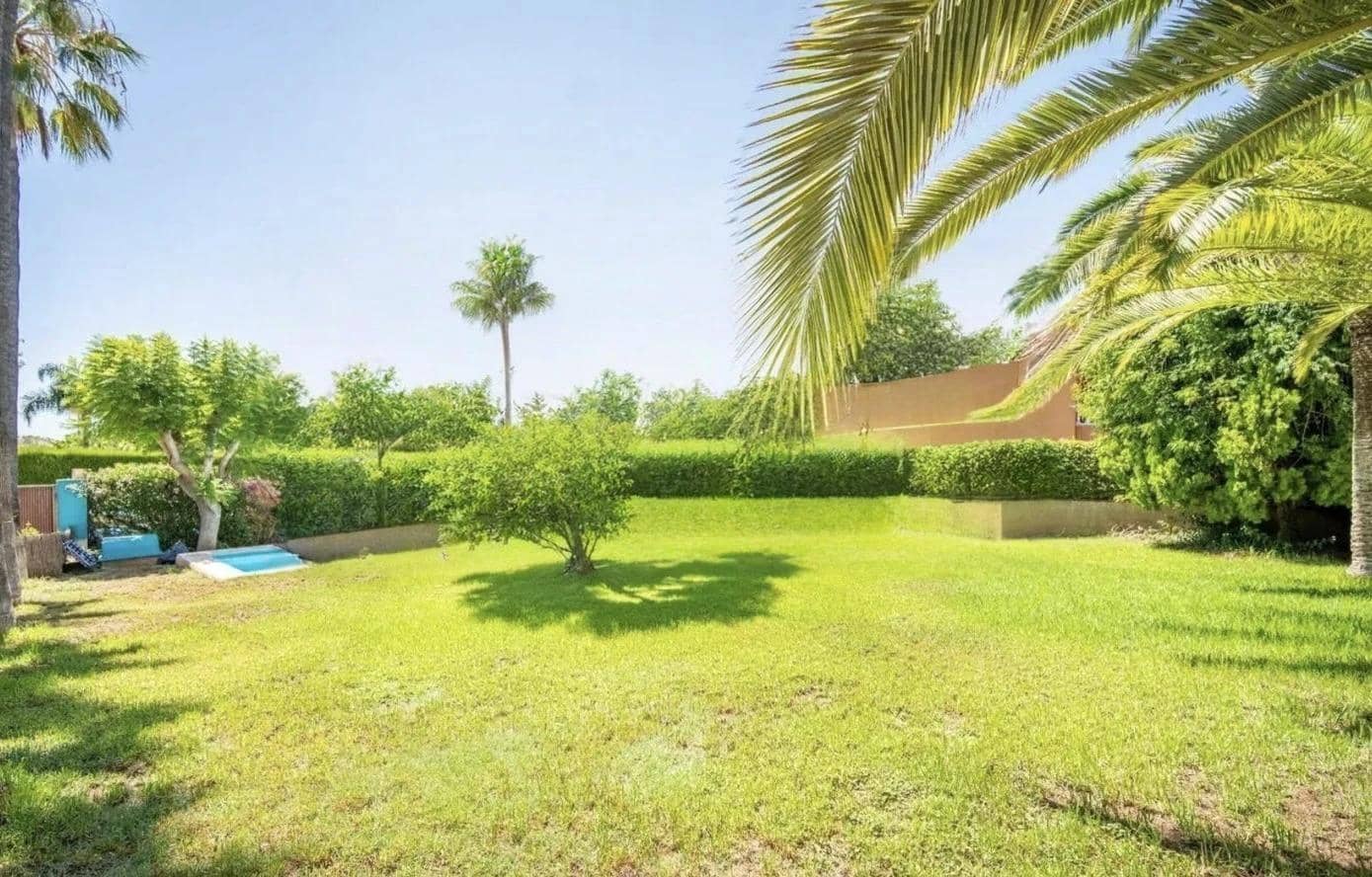 7 slaapkamer Villa te koop in Pucol met zwembad - € 975.000 (Ref: 10184920)