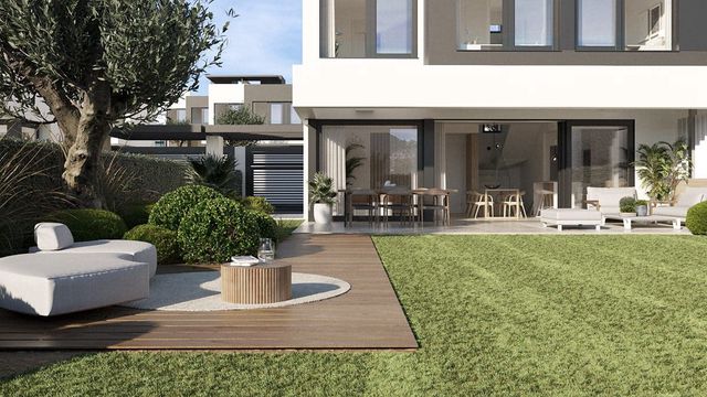 3 quarto Moradia Geminada para venda em Estepona com piscina - 775 000 € (Ref: 10118646)