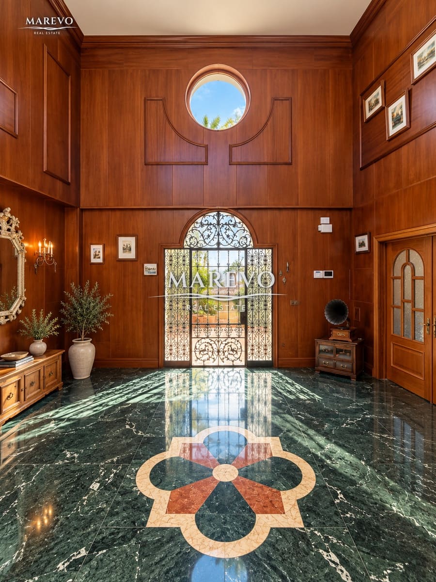 6 bedroom Villa for sale in Torrequebrada with pool garage - € 1,590,000 (Ref: 10186032)
