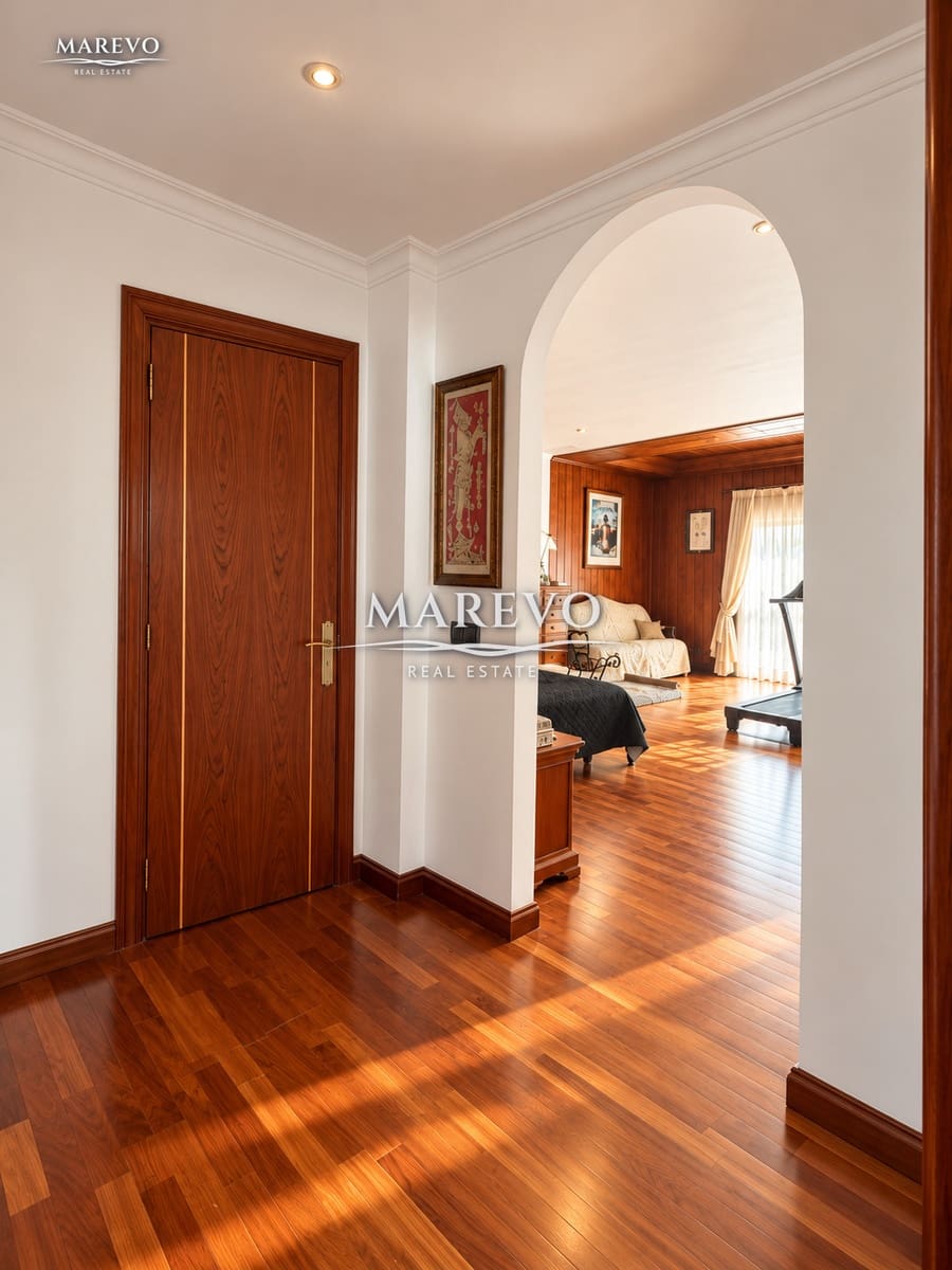 6 bedroom Villa for sale in Torrequebrada with pool garage - € 1,590,000 (Ref: 10186032)