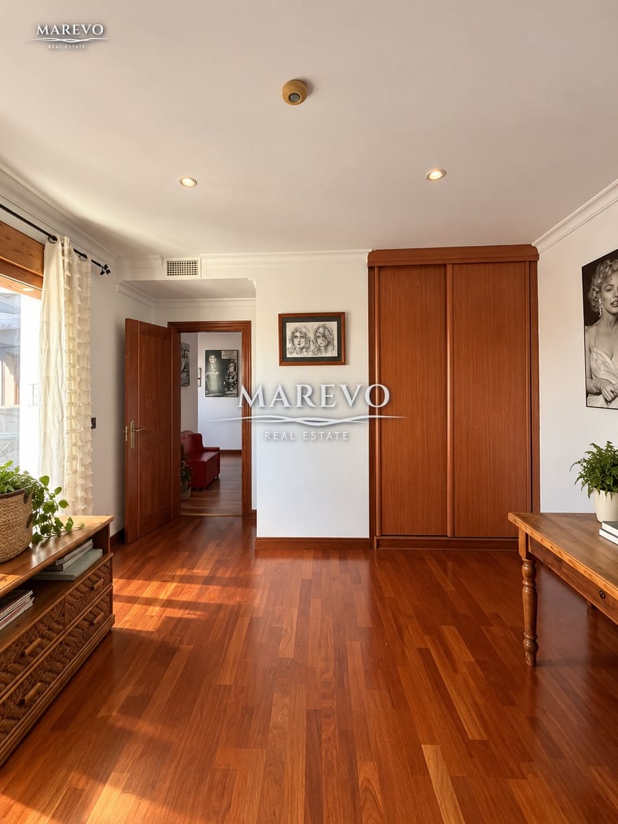 6 bedroom Villa for sale in Torrequebrada with pool garage - € 1,590,000 (Ref: 10186032)