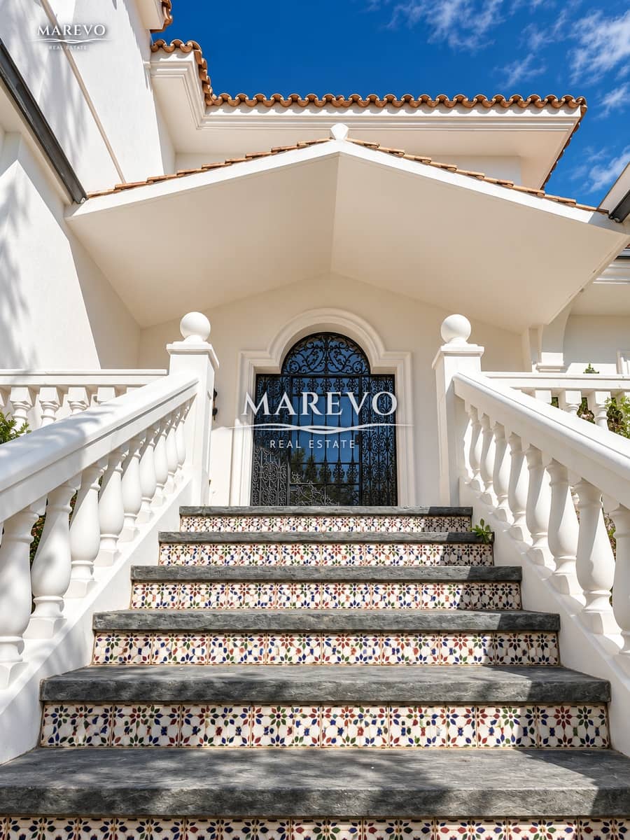 6 bedroom Villa for sale in Torrequebrada with pool garage - € 1,590,000 (Ref: 10186032)