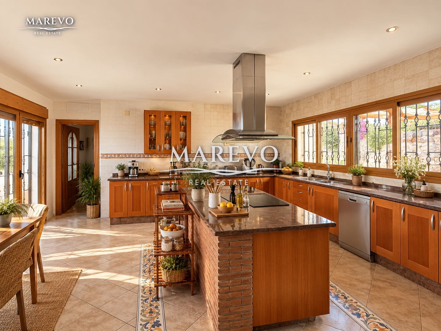 6 bedroom Villa for sale in Torrequebrada with pool garage - € 1,590,000 (Ref: 10186032)