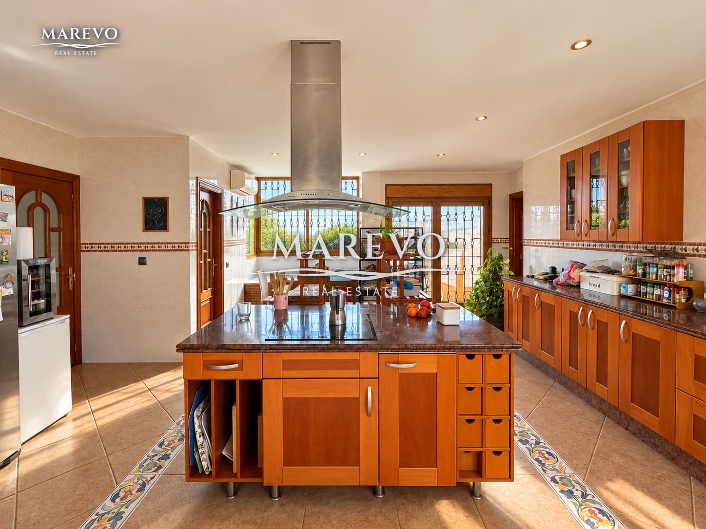 6 bedroom Villa for sale in Torrequebrada with pool garage - € 1,590,000 (Ref: 10186032)