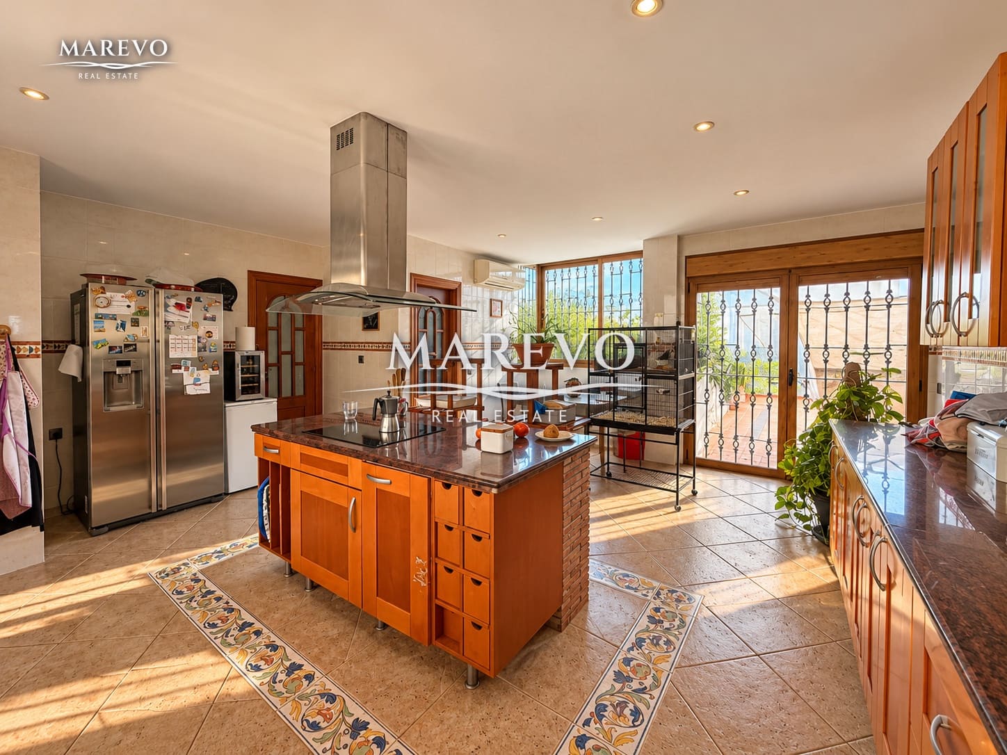 6 bedroom Villa for sale in Torrequebrada with pool garage - € 1,590,000 (Ref: 10186032)