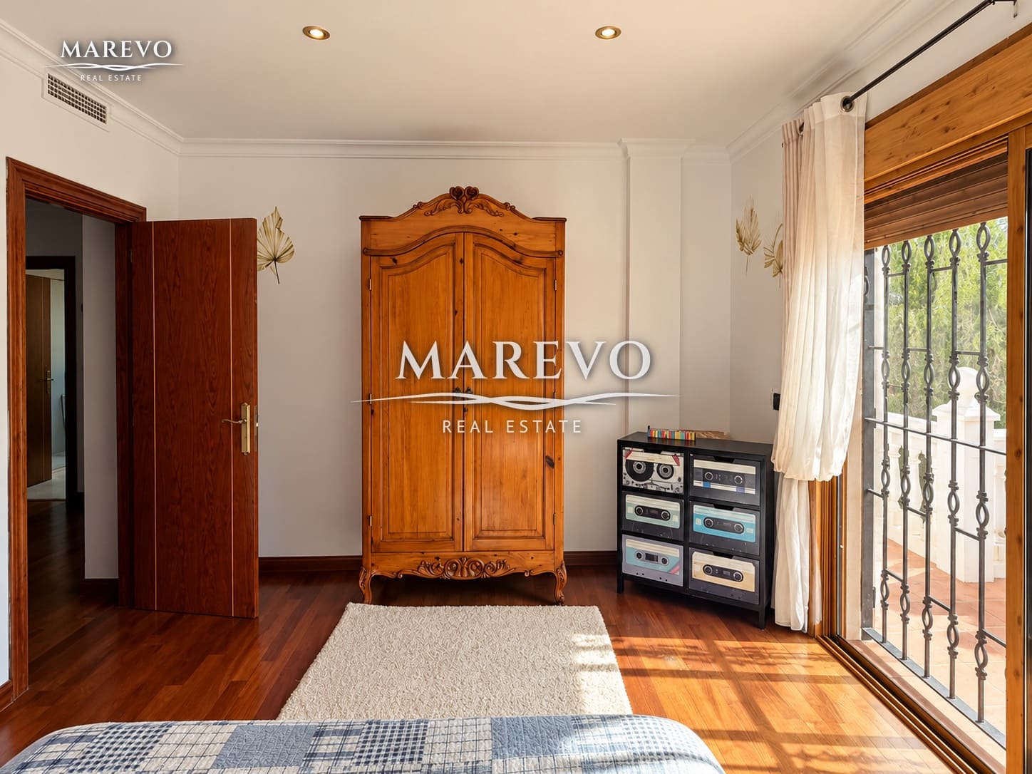 6 bedroom Villa for sale in Torrequebrada with pool garage - € 1,590,000 (Ref: 10186032)