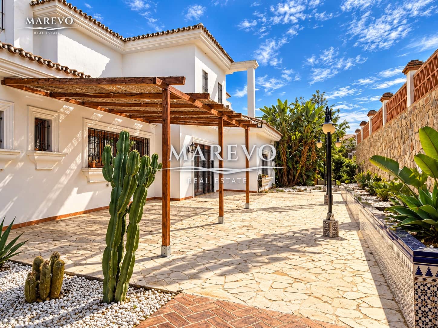 6 bedroom Villa for sale in Torrequebrada with pool garage - € 1,590,000 (Ref: 10186032)