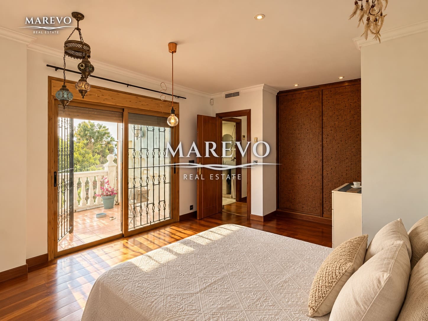 6 bedroom Villa for sale in Torrequebrada with pool garage - € 1,590,000 (Ref: 10186032)