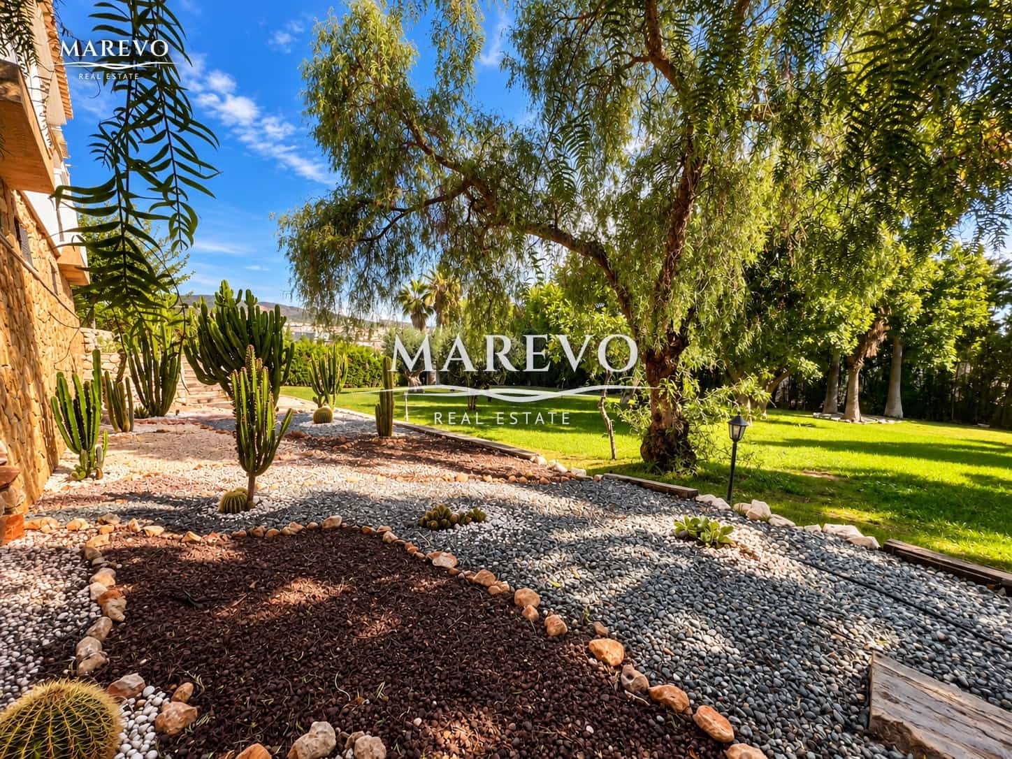 6 bedroom Villa for sale in Torrequebrada with pool garage - € 1,590,000 (Ref: 10186032)