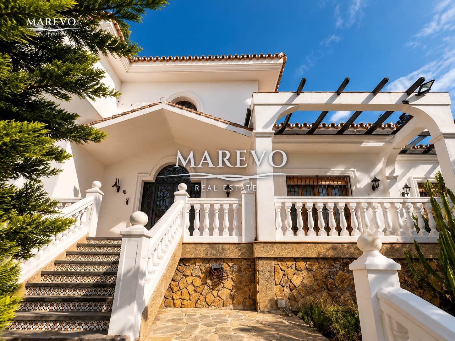 6 bedroom Villa for sale in Torrequebrada with pool garage - € 1,590,000 (Ref: 10186032)