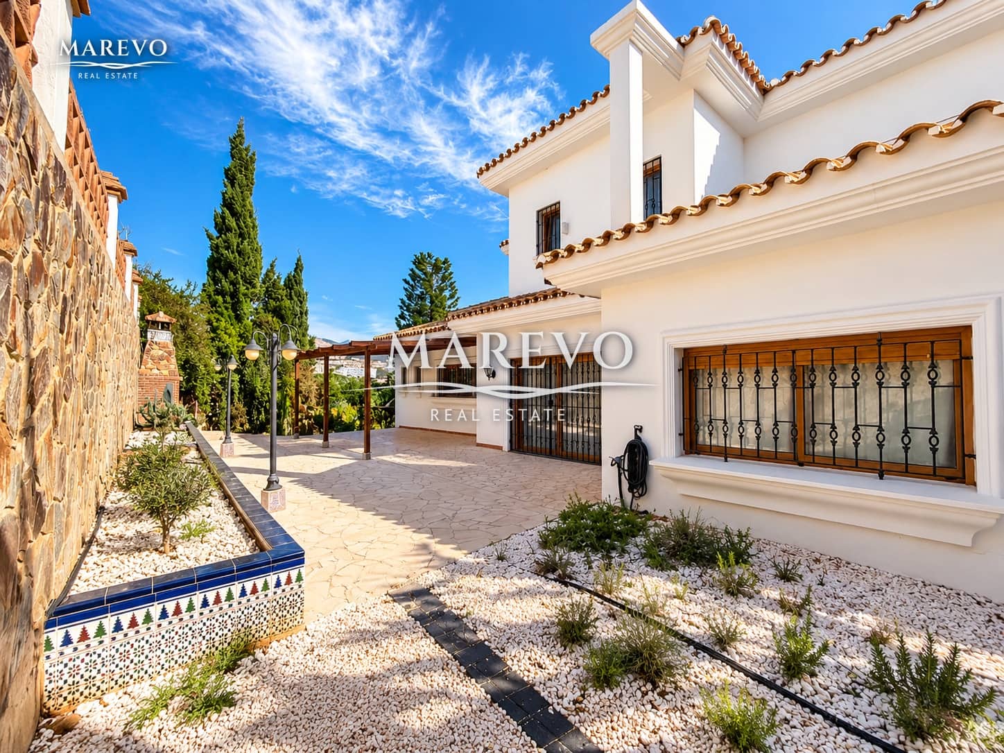 6 bedroom Villa for sale in Torrequebrada with pool garage - € 1,590,000 (Ref: 10186032)