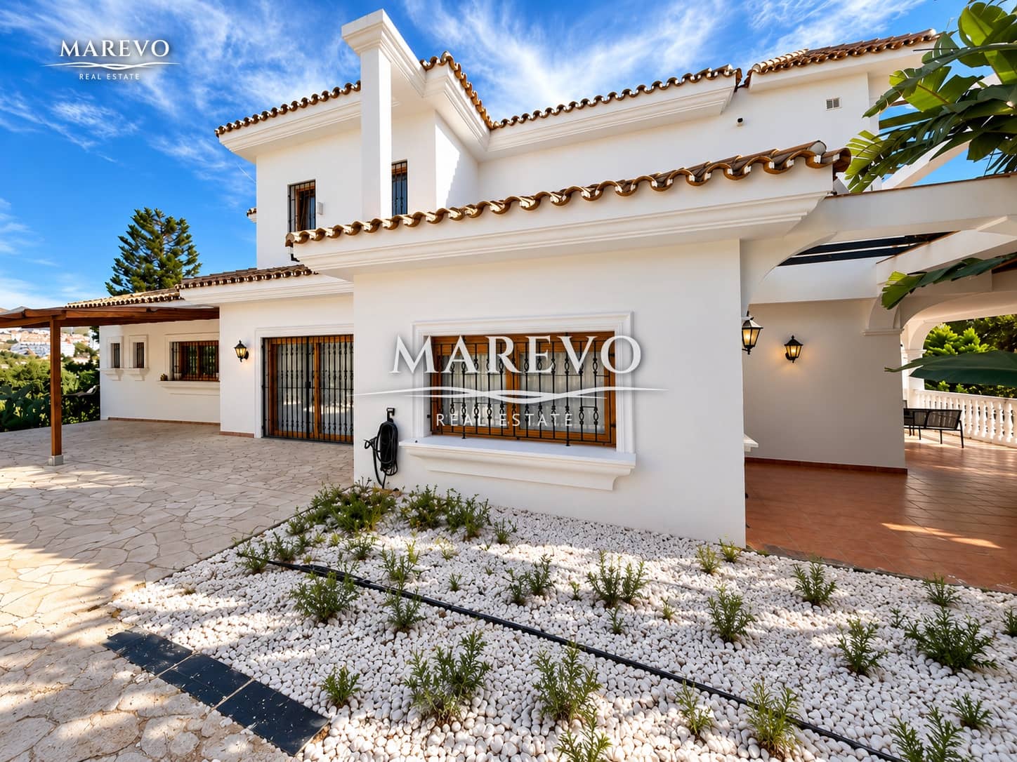 6 bedroom Villa for sale in Torrequebrada with pool garage - € 1,590,000 (Ref: 10186032)