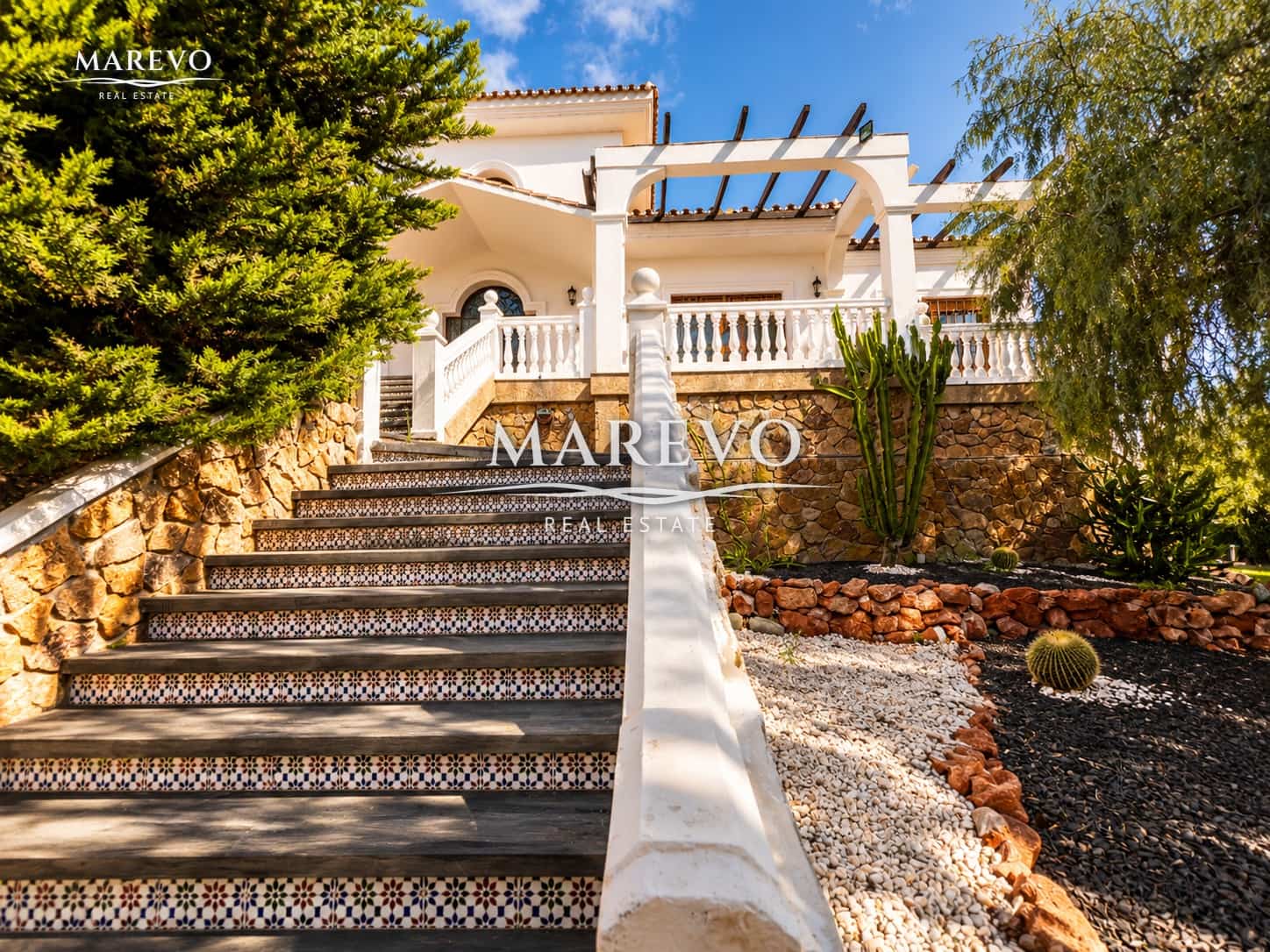 6 bedroom Villa for sale in Torrequebrada with pool garage - € 1,590,000 (Ref: 10186032)