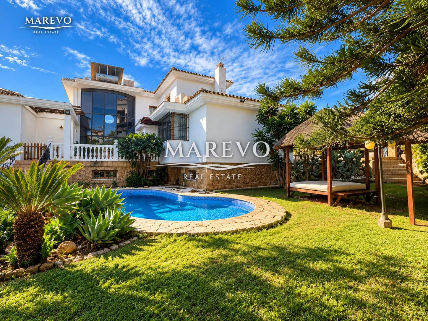 6 bedroom Villa for sale in Torrequebrada with pool garage - € 1,590,000 (Ref: 10186032)