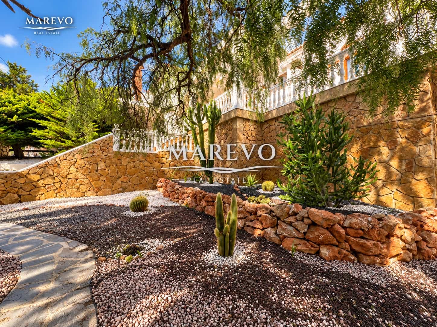 6 bedroom Villa for sale in Torrequebrada with pool garage - € 1,590,000 (Ref: 10186032)