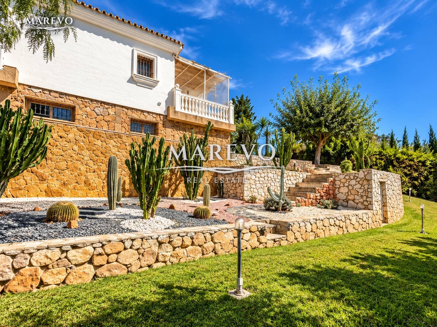 6 bedroom Villa for sale in Torrequebrada with pool garage - € 1,590,000 (Ref: 10186032)