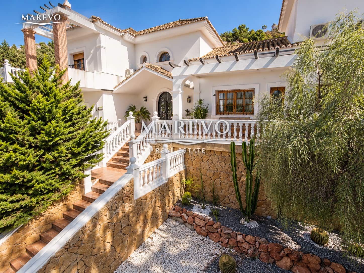 6 bedroom Villa for sale in Torrequebrada with pool garage - € 1,590,000 (Ref: 10186032)