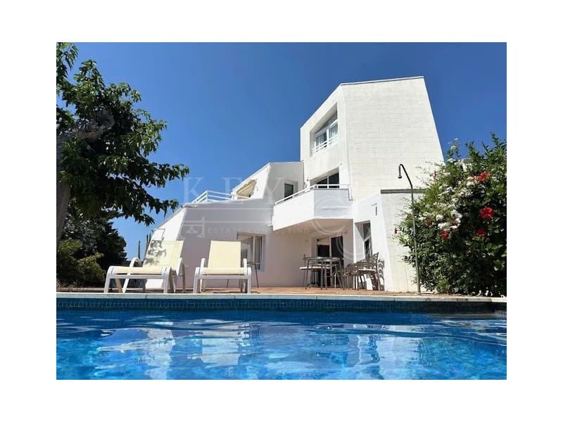 8 quarto Moradia para venda em Es Castell com piscina - 1 350 000 € (Ref: 10160230)