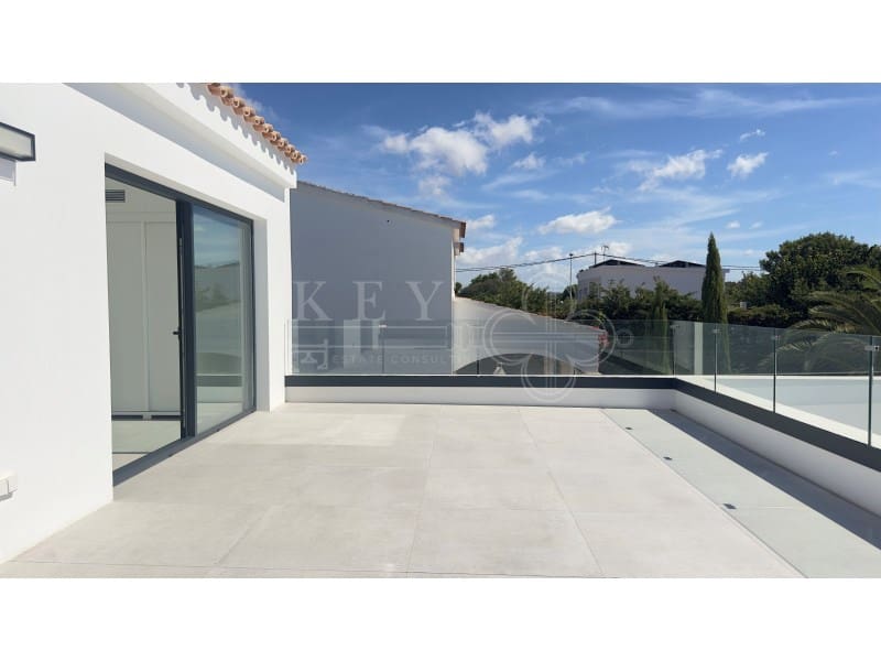 3 soverom Villa til salgs i Cala Blanca med svømmebasseng - € 1 295 000 (Ref: 10161219)
