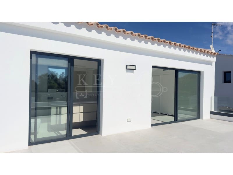 3 soverom Villa til salgs i Cala Blanca med svømmebasseng - € 1 295 000 (Ref: 10161219)