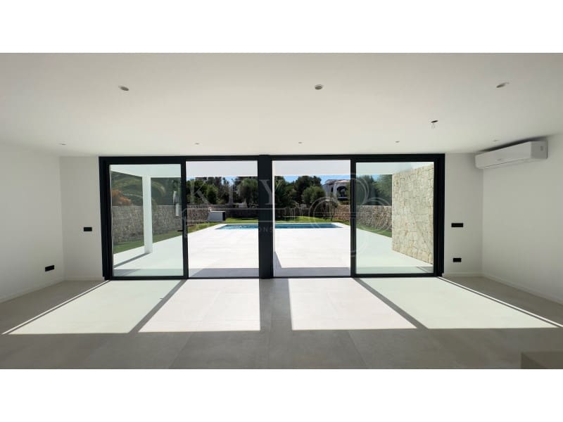 3 soverom Villa til salgs i Cala Blanca med svømmebasseng - € 1 295 000 (Ref: 10161219)