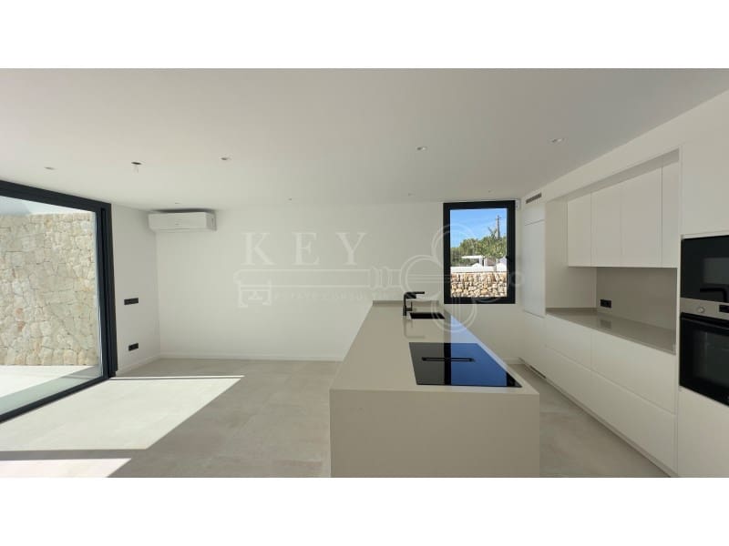 3 soverom Villa til salgs i Cala Blanca med svømmebasseng - € 1 295 000 (Ref: 10161219)