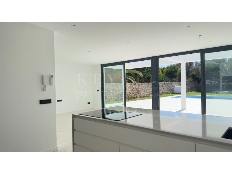 3 soverom Villa til salgs i Cala Blanca med svømmebasseng - € 1 295 000 (Ref: 10161219)