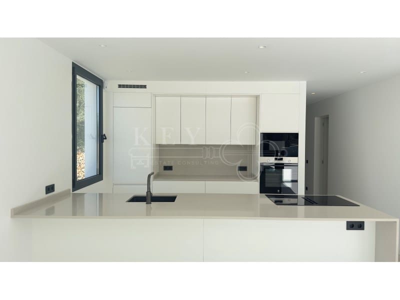 3 soverom Villa til salgs i Cala Blanca med svømmebasseng - € 1 295 000 (Ref: 10161219)