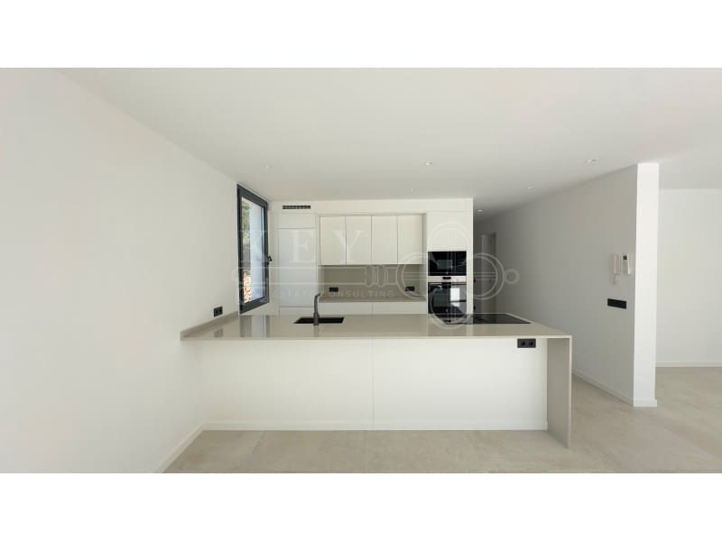 3 soverom Villa til salgs i Cala Blanca med svømmebasseng - € 1 295 000 (Ref: 10161219)