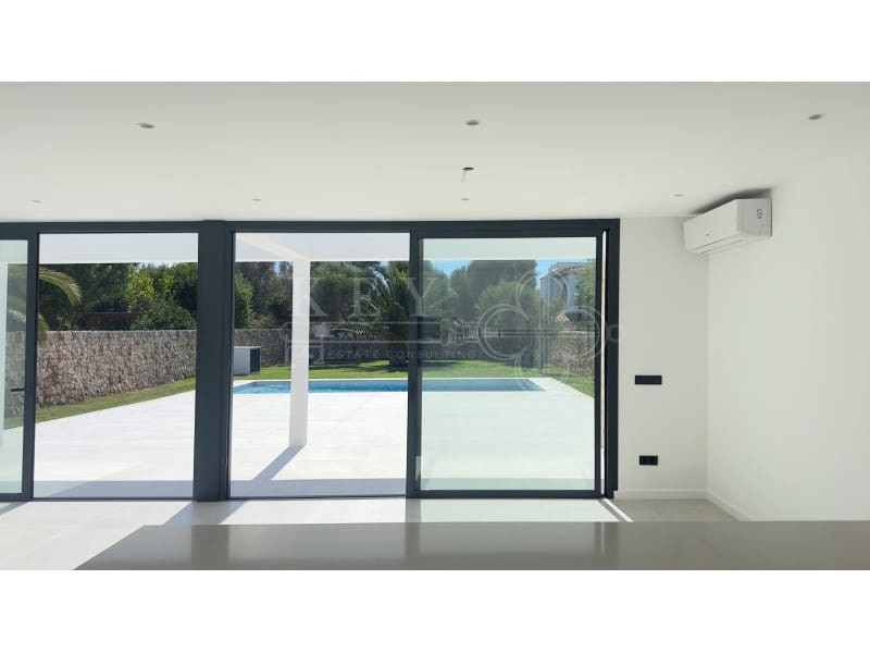 3 soverom Villa til salgs i Cala Blanca med svømmebasseng - € 1 295 000 (Ref: 10161219)