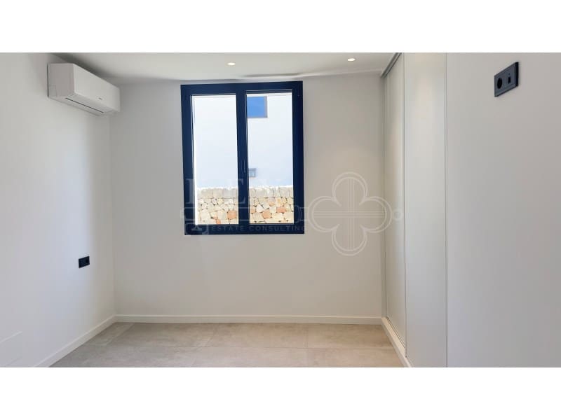 3 soverom Villa til salgs i Cala Blanca med svømmebasseng - € 1 295 000 (Ref: 10161219)