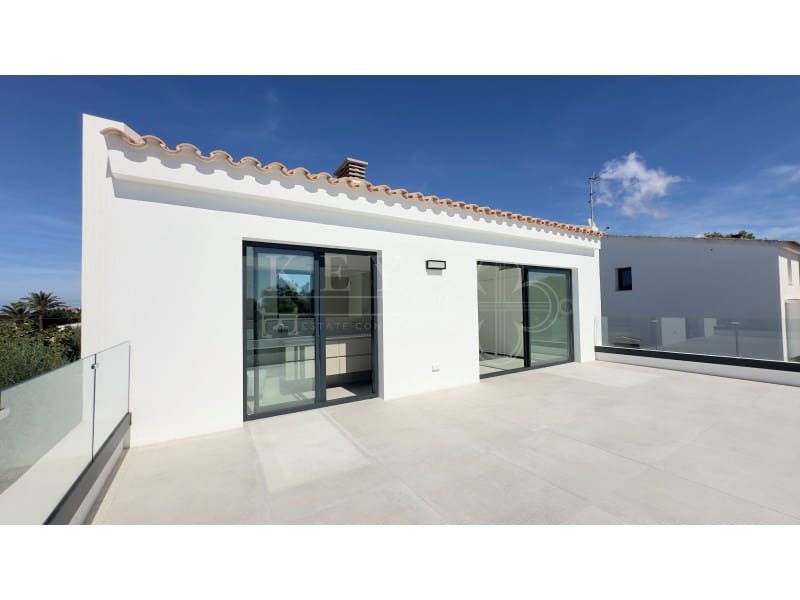 3 soverom Villa til salgs i Cala Blanca med svømmebasseng - € 1 295 000 (Ref: 10161219)