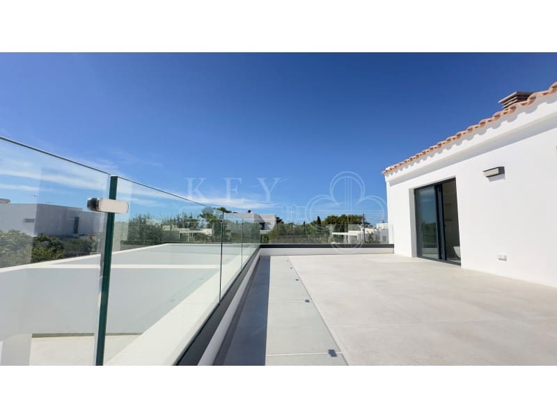 3 soverom Villa til salgs i Cala Blanca med svømmebasseng - € 1 295 000 (Ref: 10161219)