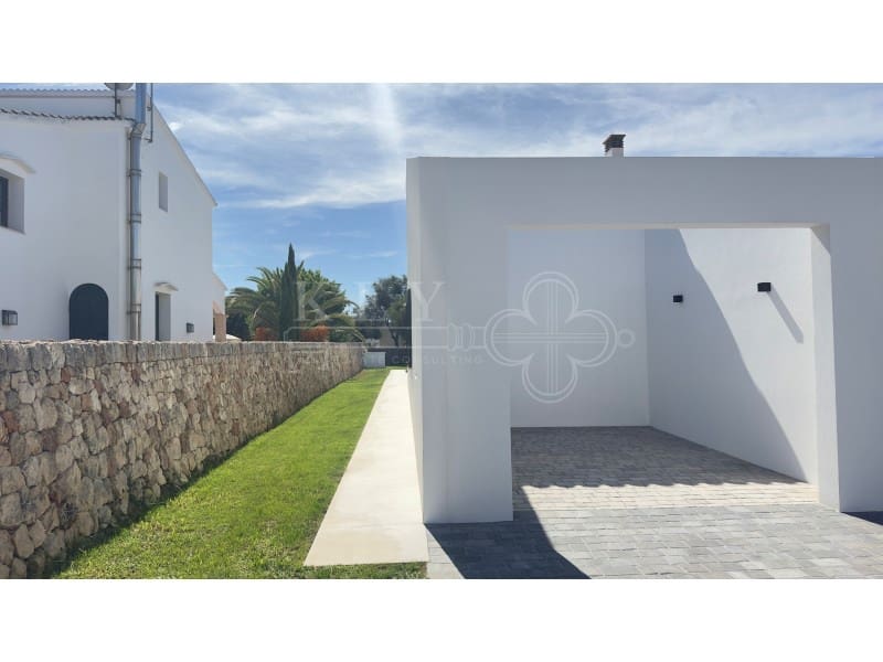 3 soverom Villa til salgs i Cala Blanca med svømmebasseng - € 1 295 000 (Ref: 10161219)