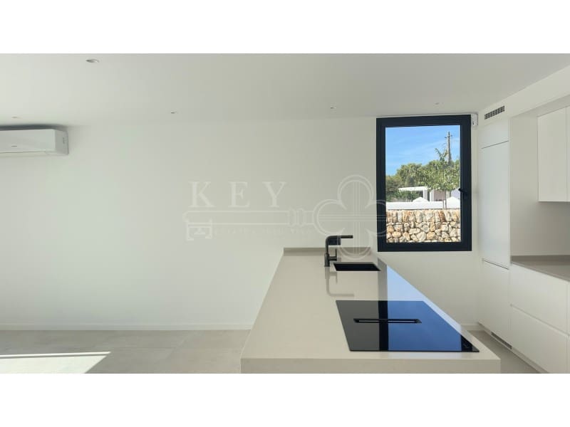 3 soverom Villa til salgs i Cala Blanca med svømmebasseng - € 1 295 000 (Ref: 10161219)